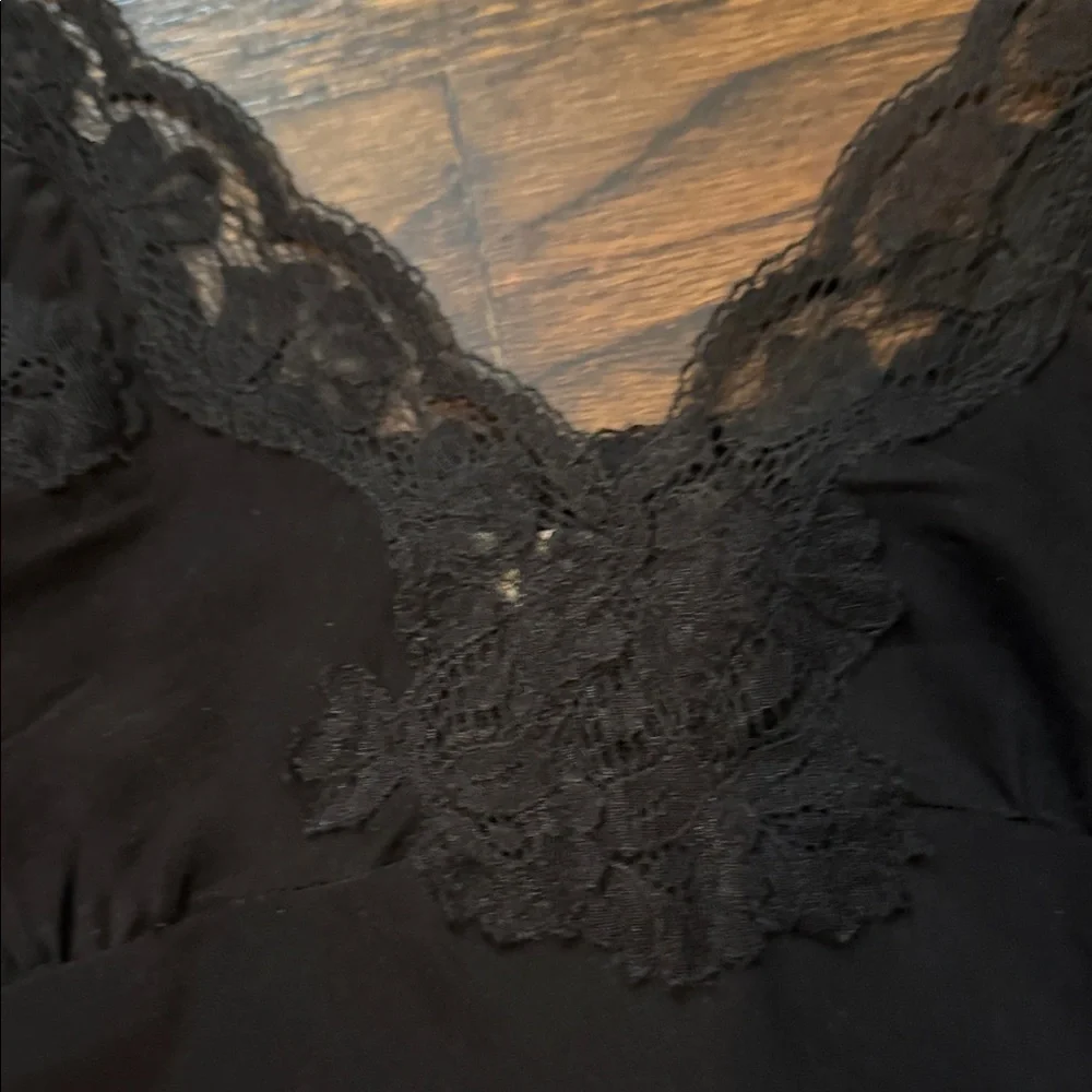 Goldhawk Black silk Lace-Trim Camisole Tank Top - Picture 4 of 8